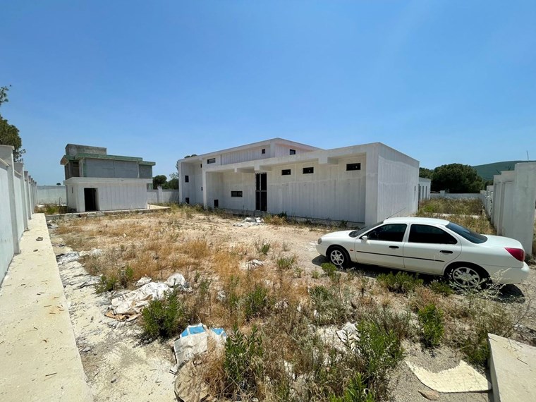 İzmir Menderes Küner'de Natamam Müstakil Ev ve 2000m2 Arsa