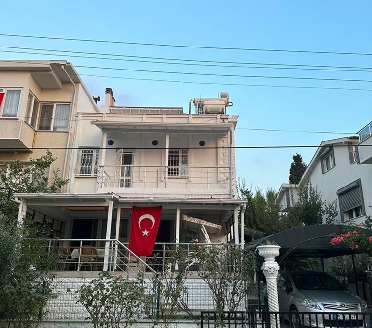 Urla İskele Mahallesi'nde Bahçeli Otoparklı Satılık Dubleks