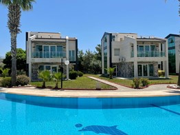 KUŞADASI KARAOVA MAHALLESİNDE DOĞA VE DENİZ MANZARALI 4+1 MÜSTAKİL VİLLA