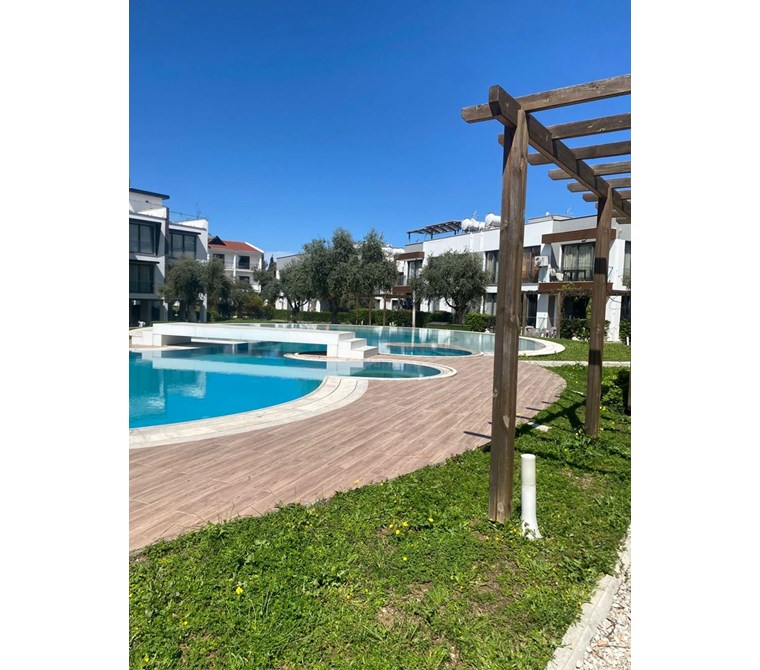 Girne Zeytinlikte site içi satılık şahane daire