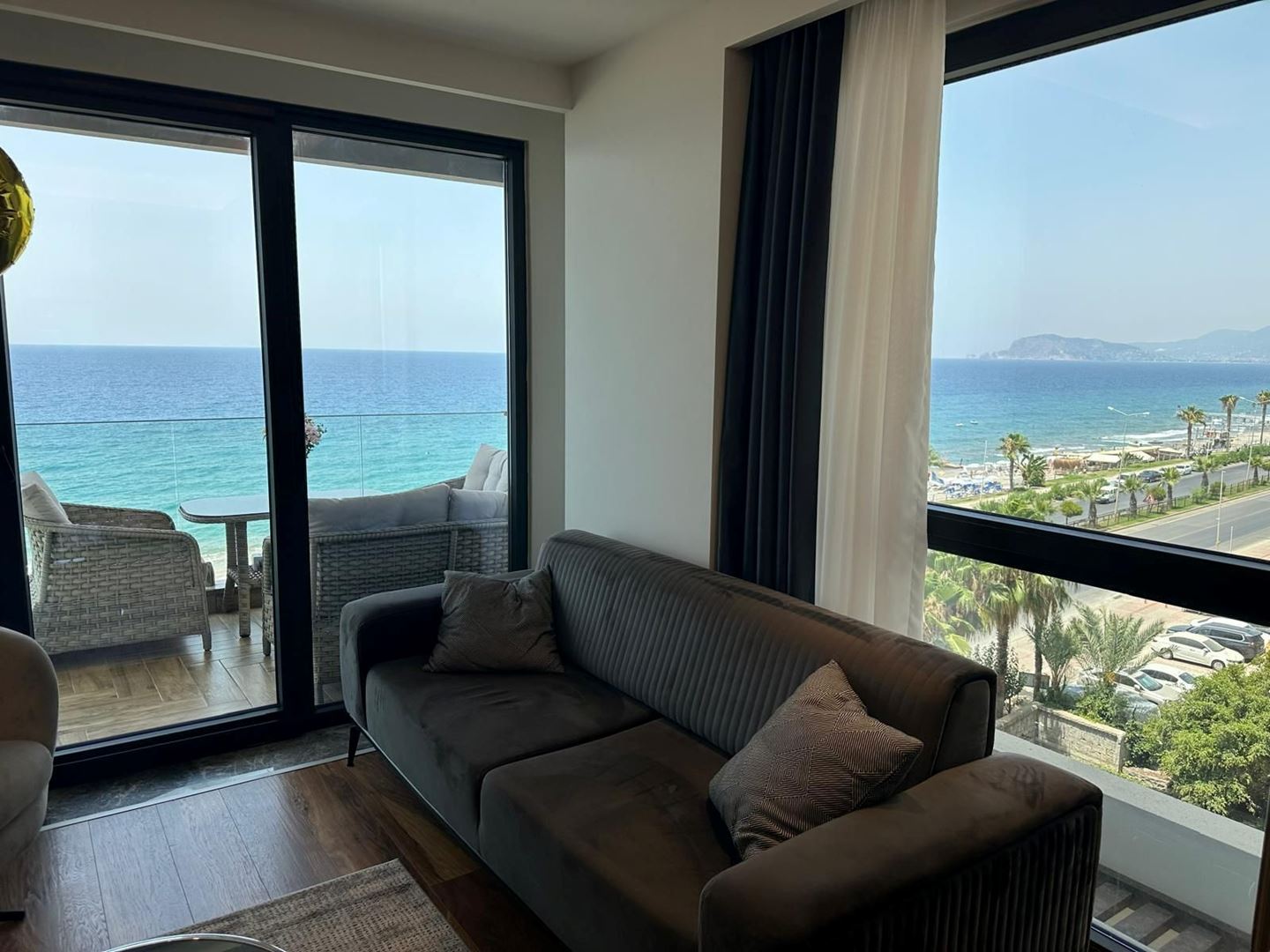 ALANYA MAHMUTLARDA MUHTEŞEM DENİZ MANZARALI FULL EŞYALI 2+1 SATILIK DAİRE · 5 · Fotoğraflar