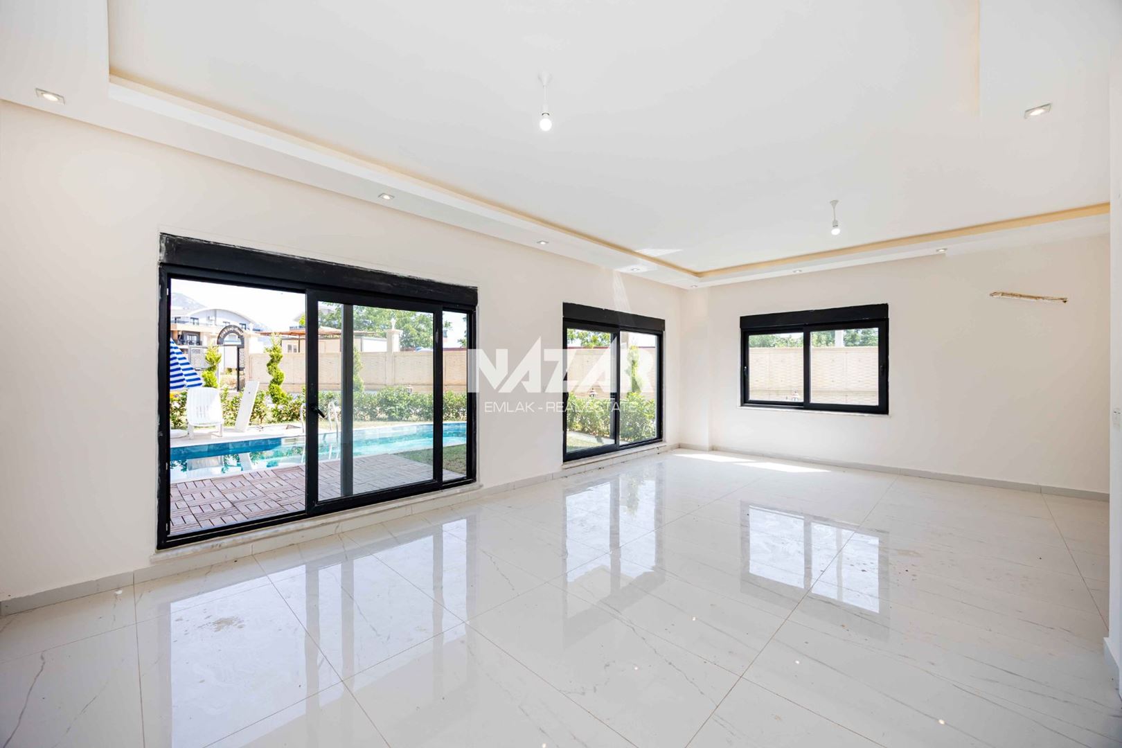 Квартира на первом этаже (3+1) с частным бассейном в Алании Оба.