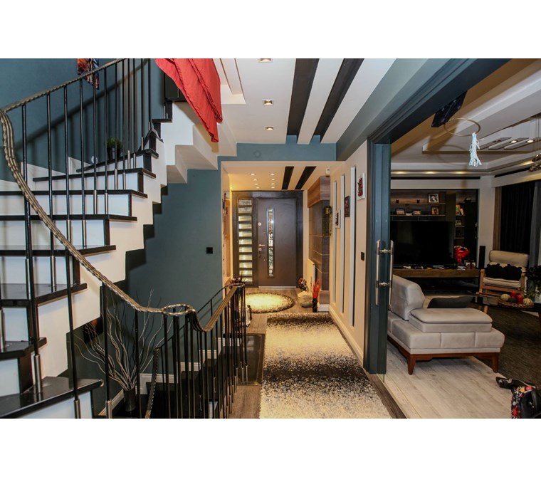 Çekmeköy Taşdelende Site İçerisinde Satılık Tripleks İkiz Villa