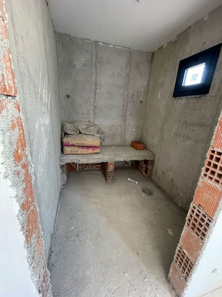 İzmir Menderes Küner'de Natamam Müstakil Ev ve 2000m2 Arsa