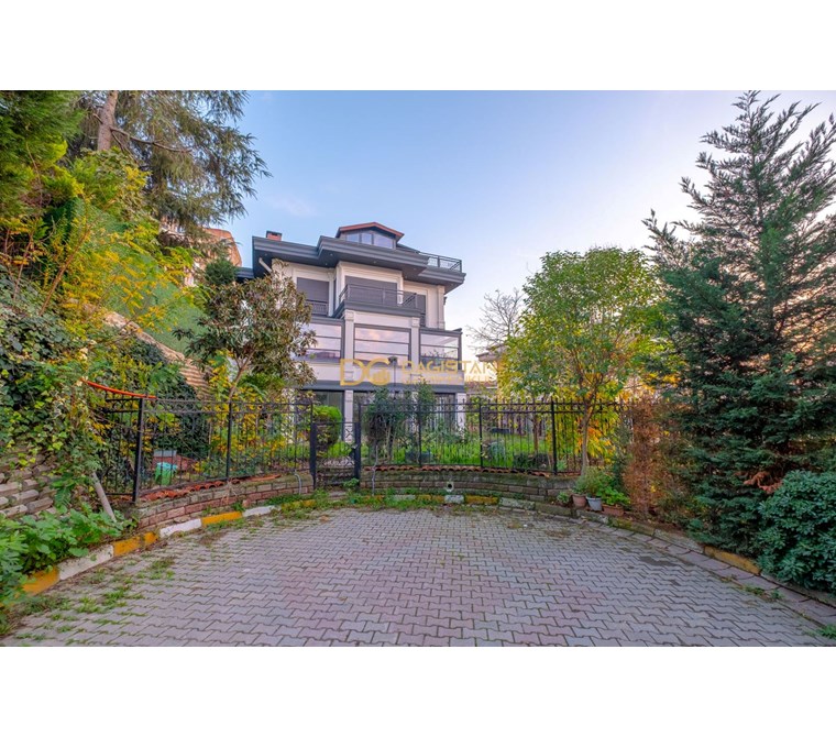 BAŞAKŞEHİR 4 ETAP TADİLATLI SATILIK MÜSTAKİL VİLLA