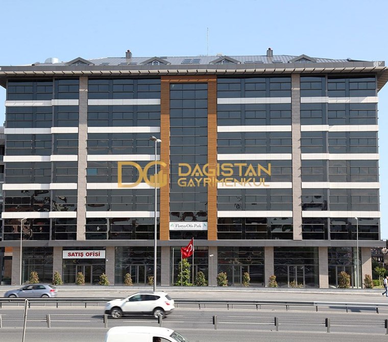 FLORYA E5 CEPHELİ PLAZADA 240 M2 KULLANIMLI OFİS