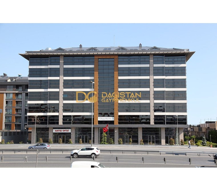 FLORYA E5 CEPHELİ PLAZADA 240 M2 KULLANIMLI OFİS