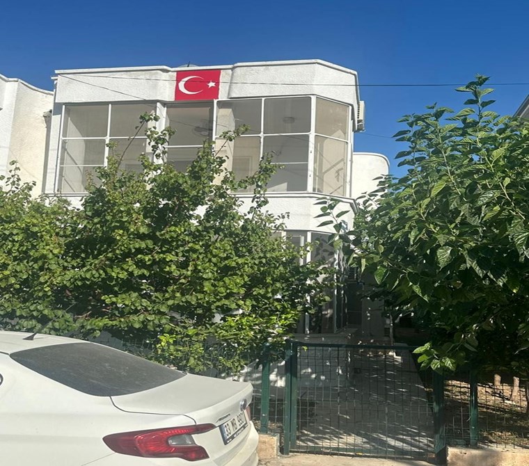 Mersin Taşucu Mavi Dünya Sitesi’nde Sahile Yakın Satılık Dubleks Yazlık – 3+1 – Bakımlı