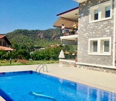 Göcek Marina’ya Yürüme Mesafesinde – Taş Cepheli 4+1 Lüks Dubleks Daire – Ortak Havuzlu