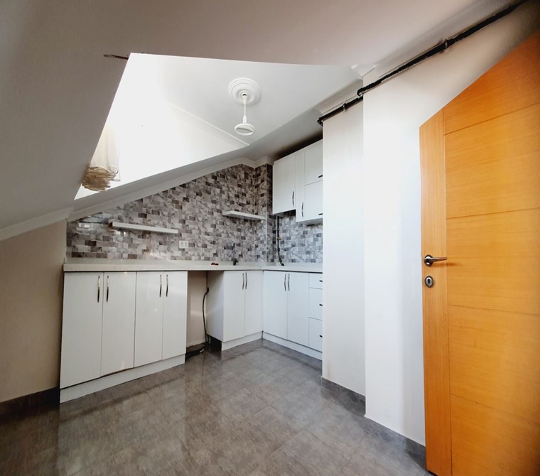 Üsküdar Ferah Mah Çatı Kat Manzara 1+1 Kiralık Daire Enta Emlak