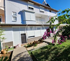 DİDİM AYDIN CADDESİ ÜZERİNDE SİTE İÇERİSİNDE GENİŞ TRİBLEKS VİLLA
