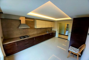 YEŞİLKÖY SATILIK 3+1 LÜKS, GENİŞ BAHÇELİ, ISI VE SES YALITIMLI