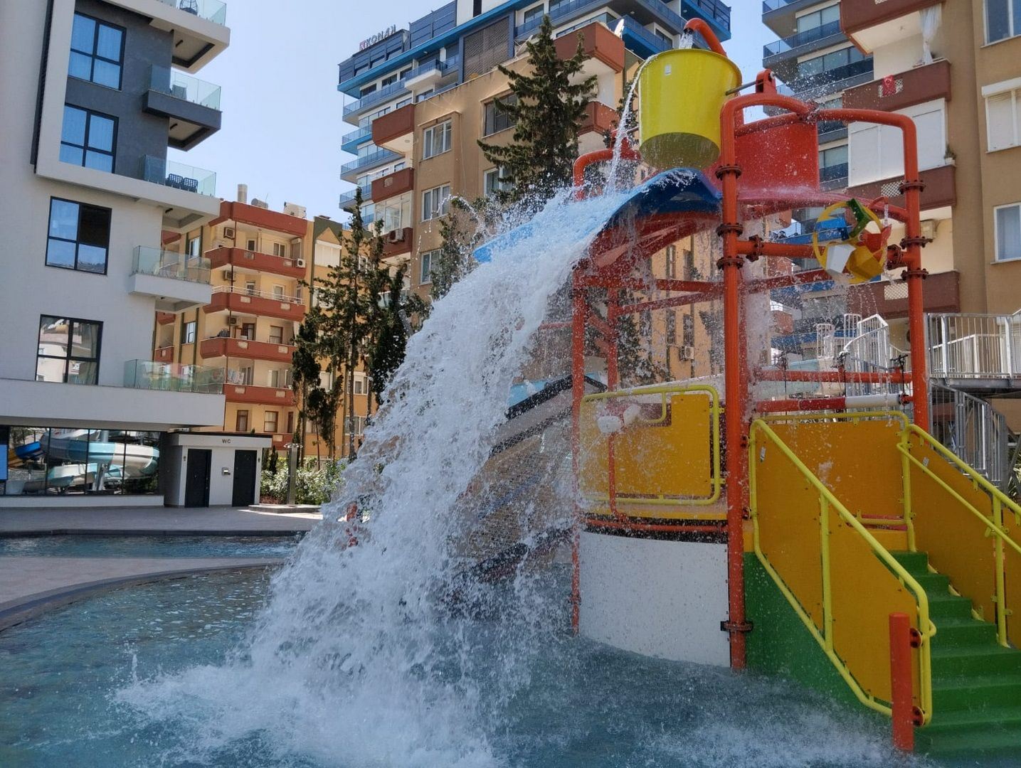 ALANYA MAHMUTLARDA MUHTEŞEM DENİZ MANZARALI FULL EŞYALI 2+1 SATILIK DAİRE