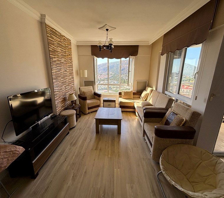 KUŞADASI'NDA FULL DENİZ MANZARALI, FULL EŞYALI 2+1 SATILIK DAİRE