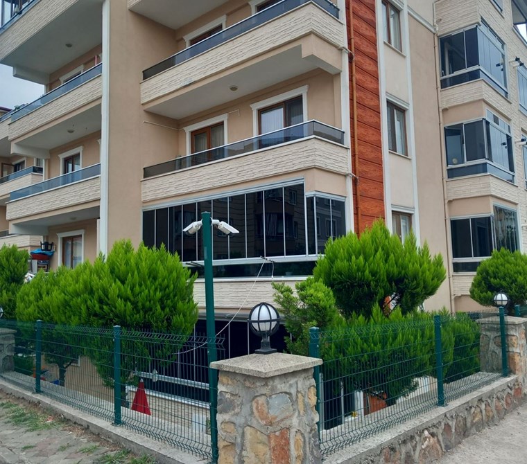 GÖLCÜK'TE ULAŞIMI KOLAY SİTE İÇİNDE 3+1 BAHÇE DUBLEKS DAİRE