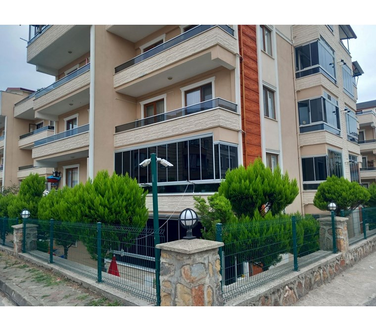 GÖLCÜK'TE ULAŞIMI KOLAY SİTE İÇİNDE 3+1 BAHÇE DUBLEKS DAİRE