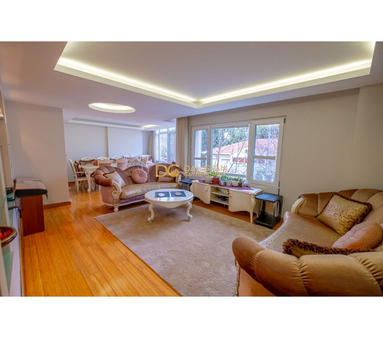 Florya Merkezde Orman Yanı Yenilenmiş 4+2 Üst Dubleks 280 m2