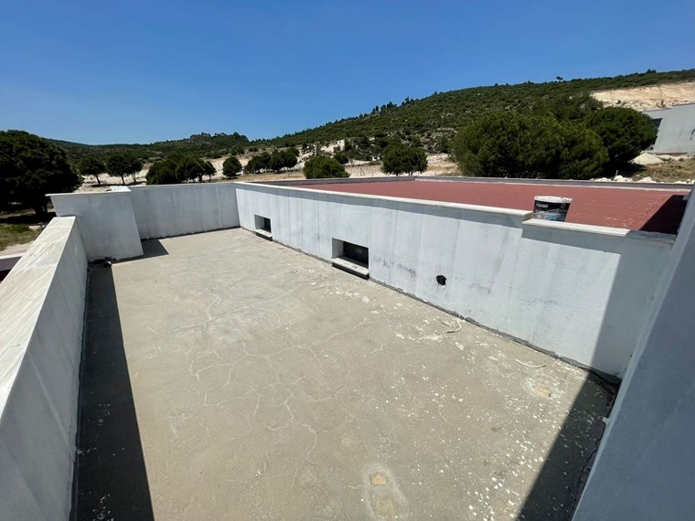 İzmir Menderes Küner'de Natamam Müstakil Ev ve 2000m2 Arsa