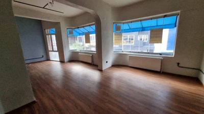 Bahariye Caddesinde 1. Katta Satılık Teraslı Ofis