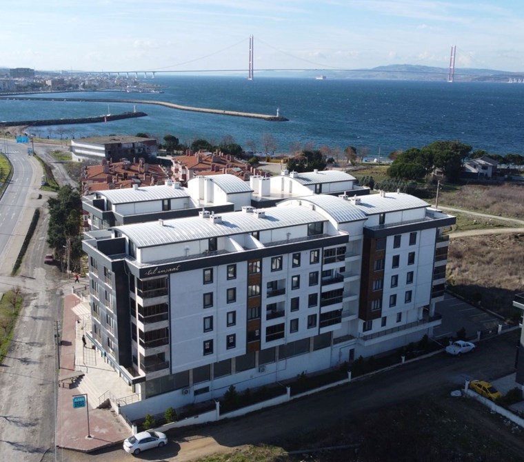 Lapseki Dalyan'da Eşsiz Deniz ve Köprü Manzaralı Satılık Daire