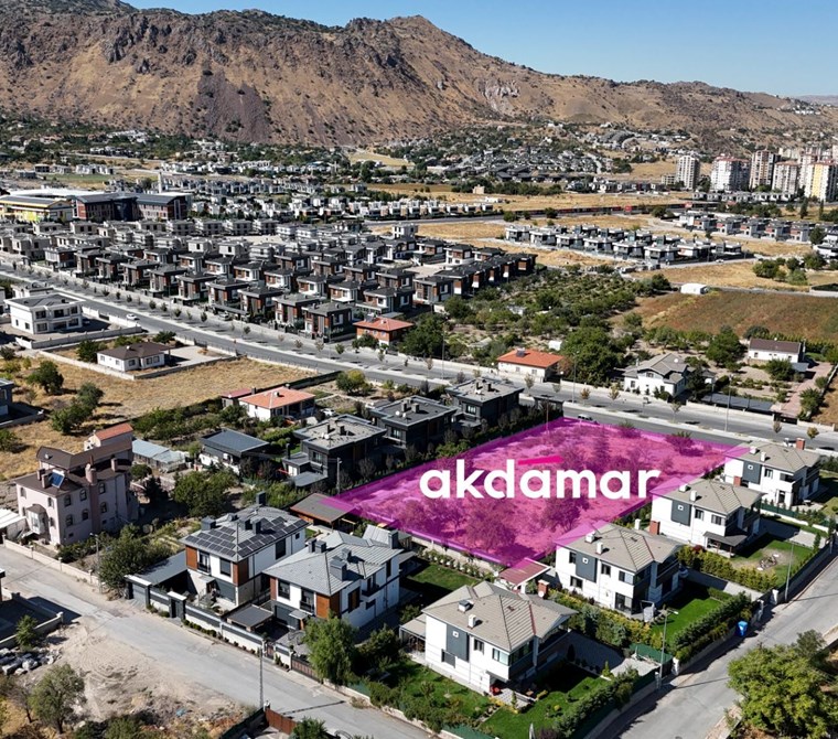 AKDAMAR - ALTINOLUK MAHALLESİNDE 2908m² YOL ÜSTÜ SATILIK ARSA