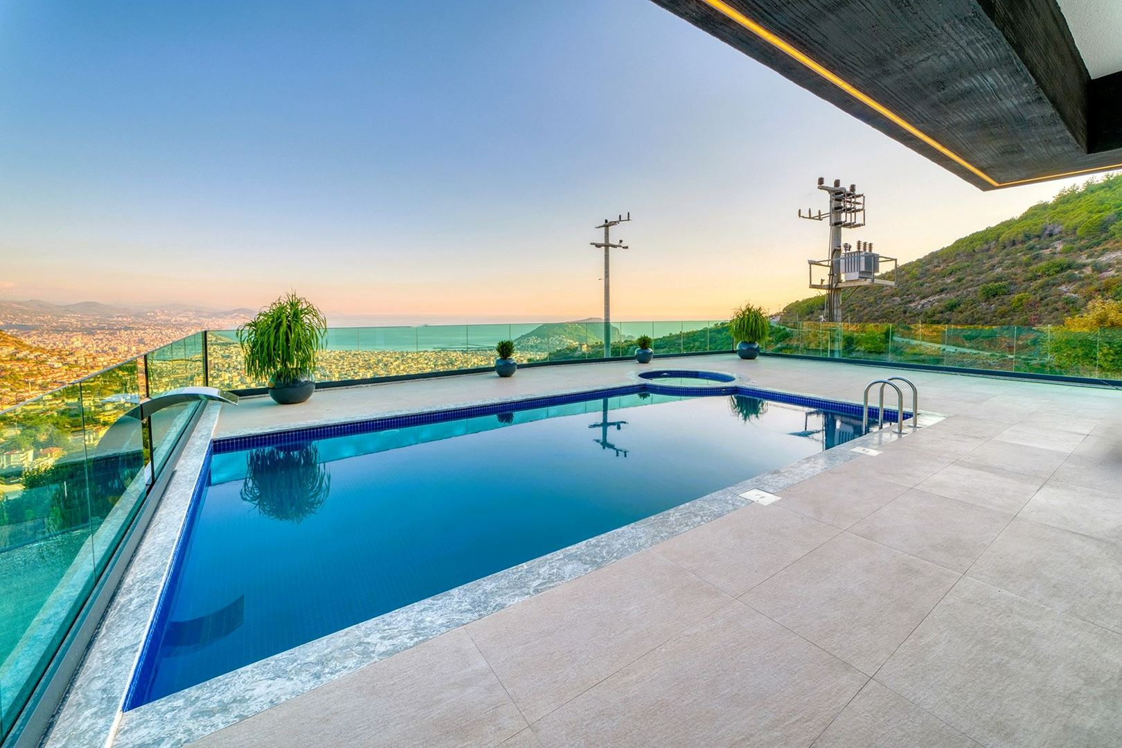 ALANYA TEPE – MODERN DESIGN 4+1 PRIVATE VILLA WITH A UNIQUE PANORAMIC VIEW