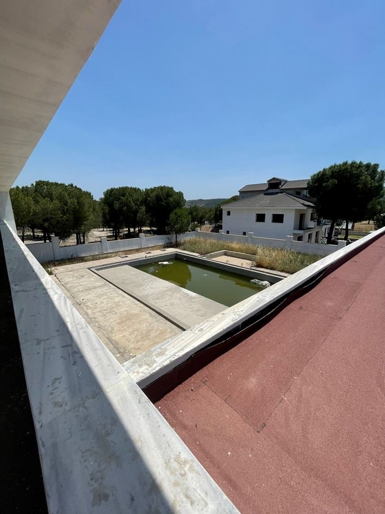 İzmir Menderes Küner'de Natamam Müstakil Ev ve 2000m2 Arsa