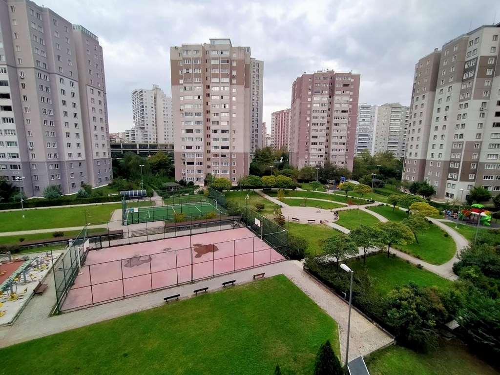 Beylikdüzü Adnan Kahveci Umut Sitesi Ara Kat 3+1 Satılık Daire