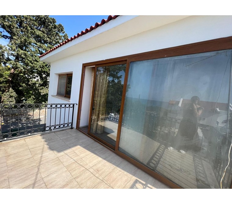 GİRTNE ALSANCAK'TA DENİZ KENARIN'DA SATILIK 3+1 VİLLA