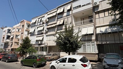 ÜÇKUYULAR MEYDAN YAKINI SON KAT SATILIK DAİRE