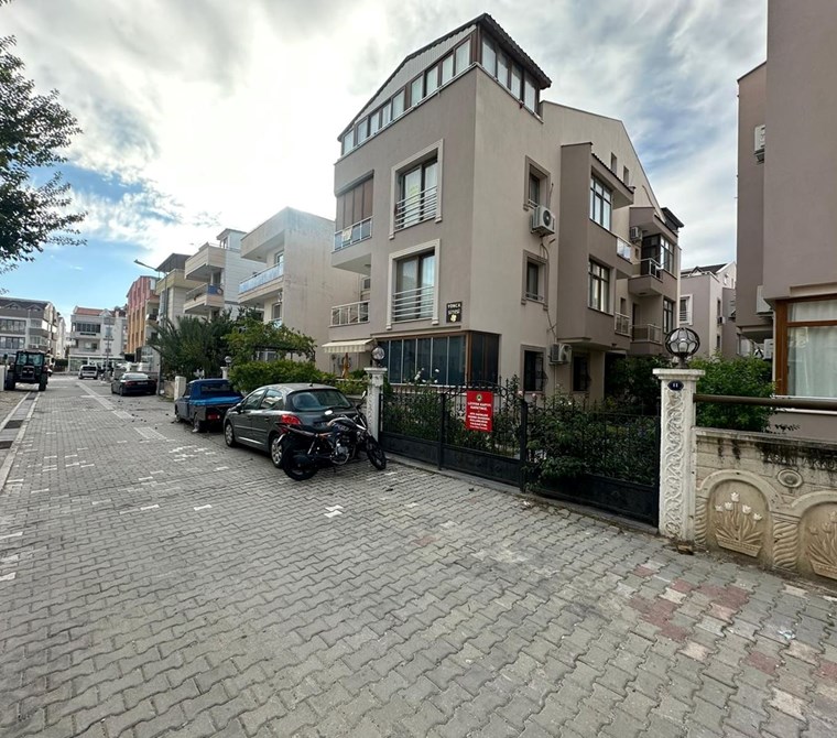 ÇANDARLIDA DENİZE 350 m MESAFEDE BAHÇE KULLANIMLI SATILIK 1+1