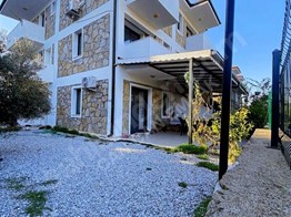 DATÇA MERKEZDE FERAH, AYDINLIK VE GENİŞ 2+1 BAHÇELİ DAİRE