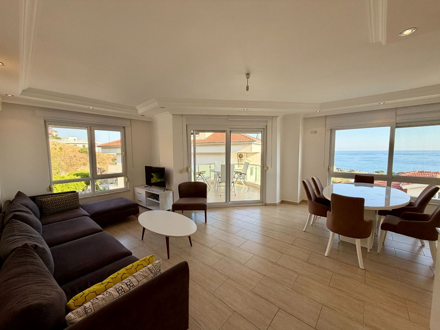 ALANYA KLEOPATRA’DA PANORAMİK DENİZ MANZARALI FULL EŞYALI 3+1 PENTHOUSE