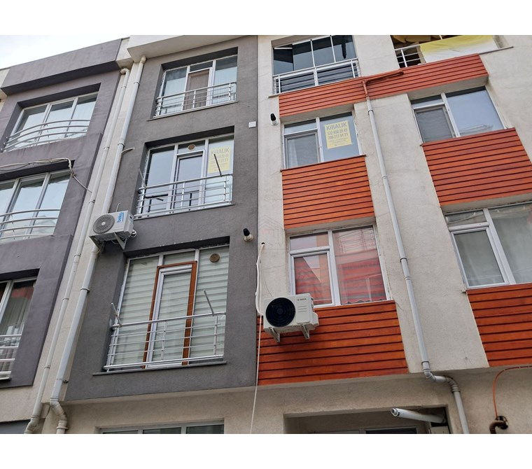 ÇANAKKALE BARBAROS MAHALLESİNDE 1+1 KİRALIK DAİRE