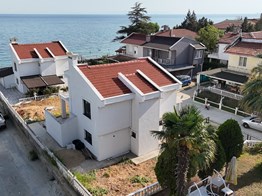 TEKİRDAĞ ÇORLU YENİCE DE DENİZE SIFIR SİTEDE SATILIK VİLLA