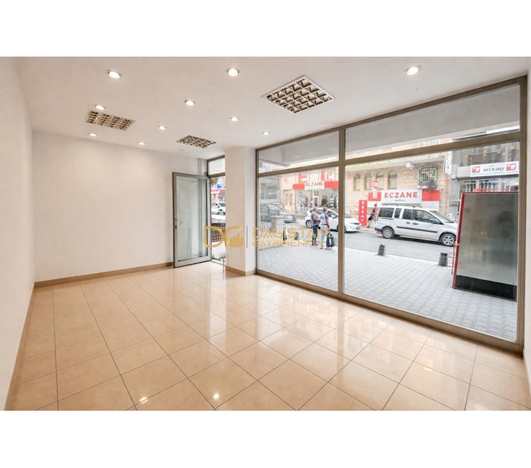 BAKIRKÖY MERKEZ'DE 32 M2 DÜZ GİRİŞ KİRALIK DÜKKAN