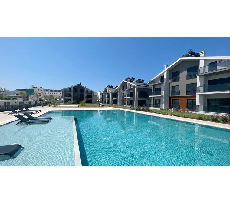 Fethiye Akmaz Plajına Yürüme Mesafesinde Site İçinde Sıfır 4+1 Dubleks – Geniş Havuz, Fitness