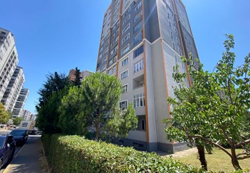 BEYLİKDÜZÜ BARIŞ MAHALLESİNDE MEYDANKENT SİTESİNDE SATILIK 3+1 150 M2 DAİRE