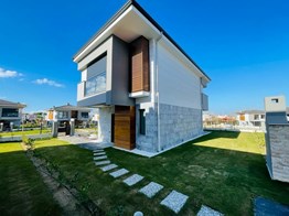 KUŞADASI GÜZELÇAMLI DA DENİZE 700metre YENİ MÜSTAKİL VİLLA