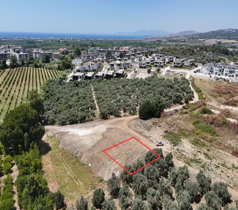 Kuşadası Davutlar'da 500 m2 Villa İmarlı Denize Yakın Satılık Arsa