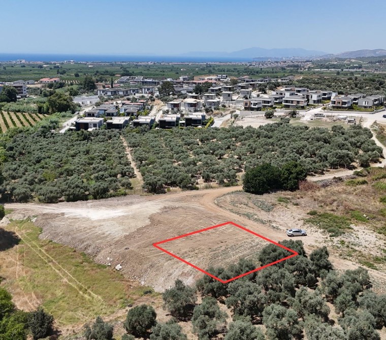 Kuşadası Davutlar'da 500 m2 Villa İmarlı Denize Yakın Satılık Arsa