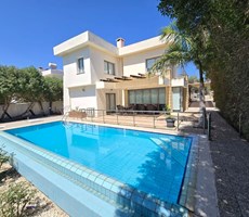 Girne / Yeşiltepe'de vadi yanında yarım dönüme yakın tam müstakil bahçeli ve özel yüzme havuzlu