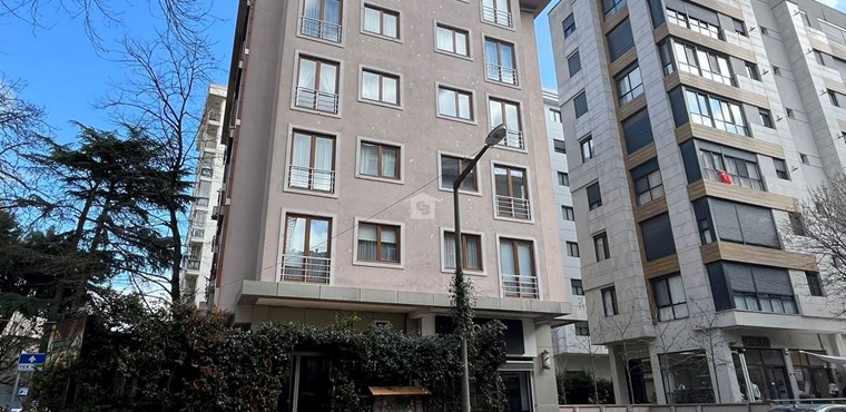 Kadıköy Kozyatağında Merkezi lokasyonda genç binada ara kat 2+1 kiralık daire