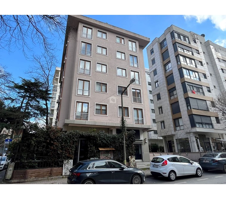 Kadıköy Kozyatağında Merkezi lokasyonda genç binada ara kat 2+1 kiralık daire