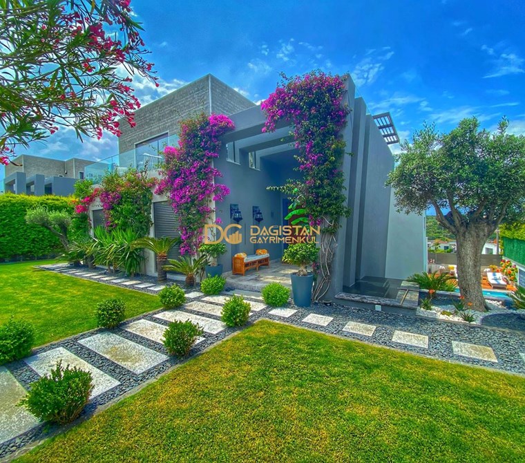 DAĞISTAN GAYRİMENKUL ÇEŞME'DE 6+1 SATILIK ULTRA LÜKS VİLLA