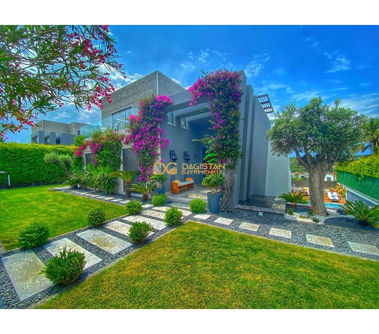 DAĞISTAN GAYRİMENKUL ÇEŞME'DE 6+1 SATILIK ULTRA LÜKS VİLLA