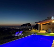 Başiskele Servetiye Karşı’da — 5 Adet 1+1 Havuzlu Müstakil Villa – Turizm Ruhsatlı – 5.600 m² Arsa Ü