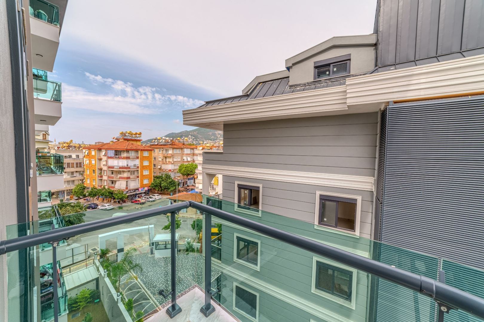 ALANYA GÜLLERPINARI’NDA MERKEZİ KONUMDA ULTRA LÜKS EŞYALI 2+1 SATILIK DAİRE · 8 · Fotoğraflar