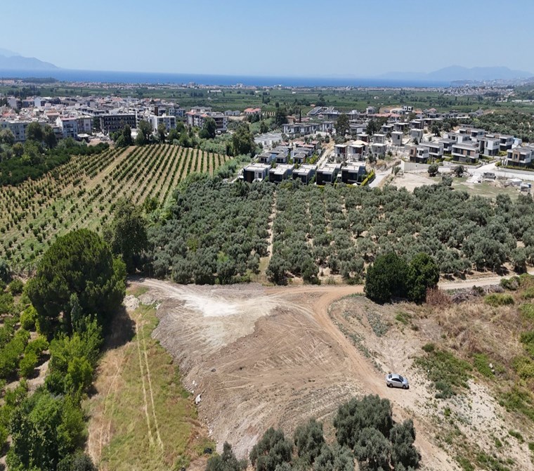 Kuşadası Davutlar'da 500 m2 Villa İmarlı Denize Yakın Satılık Arsa