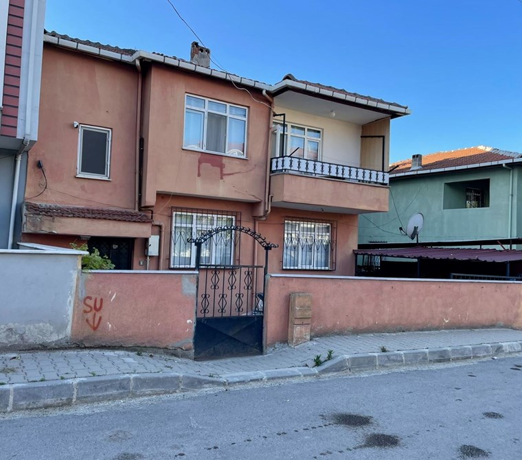 KÖRFEZ GÜNEY MAHALLESİNDE SATILIK KOMPLE BİNA VE ARSASI